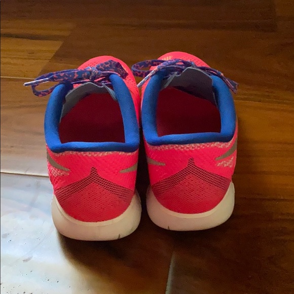 Nike Tennis Shoes - Picture 4 of 5